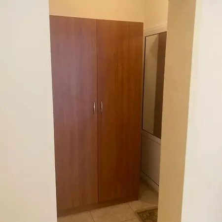 アパート 6 *